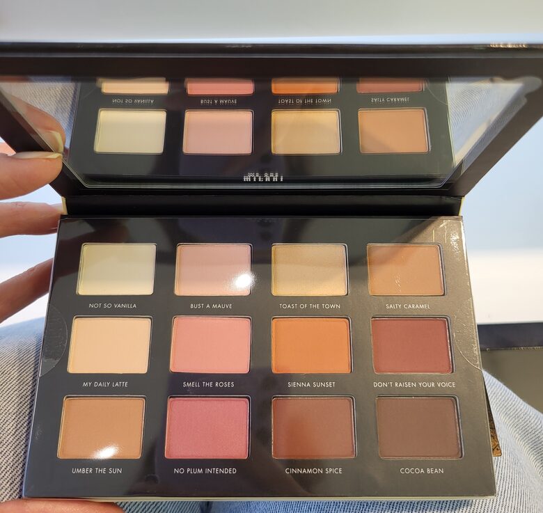 Milani Matētu acu ēnu palete Ungilded Most Loved Mattes